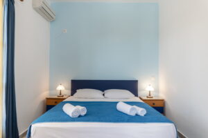 Crystal-Naxos-Apartment-bedroom